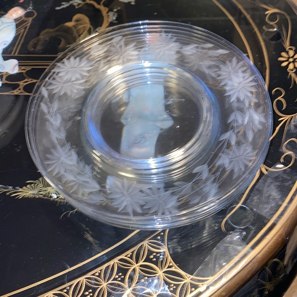 Antique 1930’s 8.25 inch Depression glass plates set of 6
